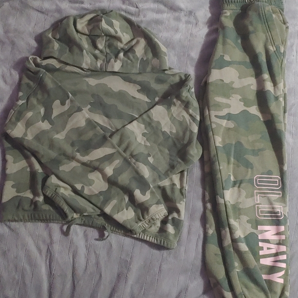 Clothing - Picture 4 of 4